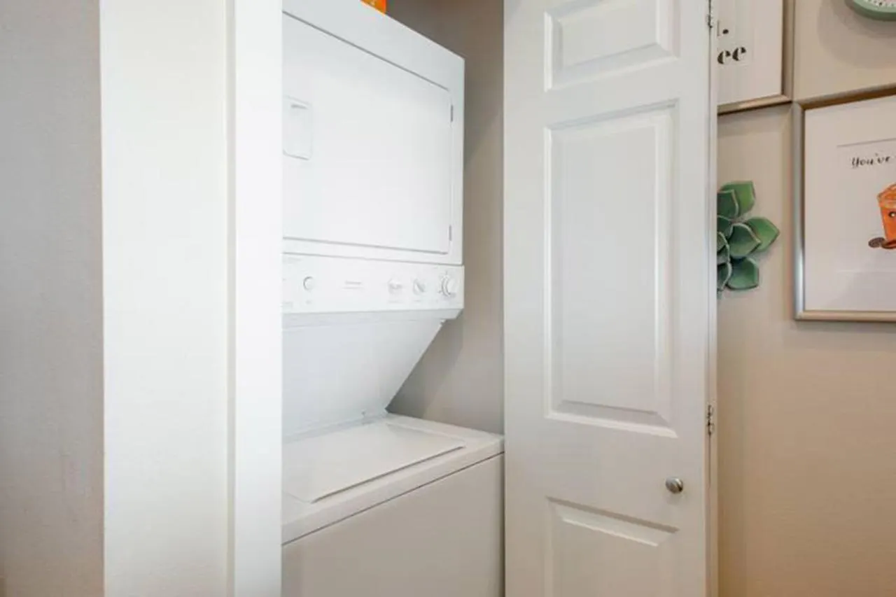 Apartment Top Floor Water View Oasis Near Space Needle & Cruise Seattle